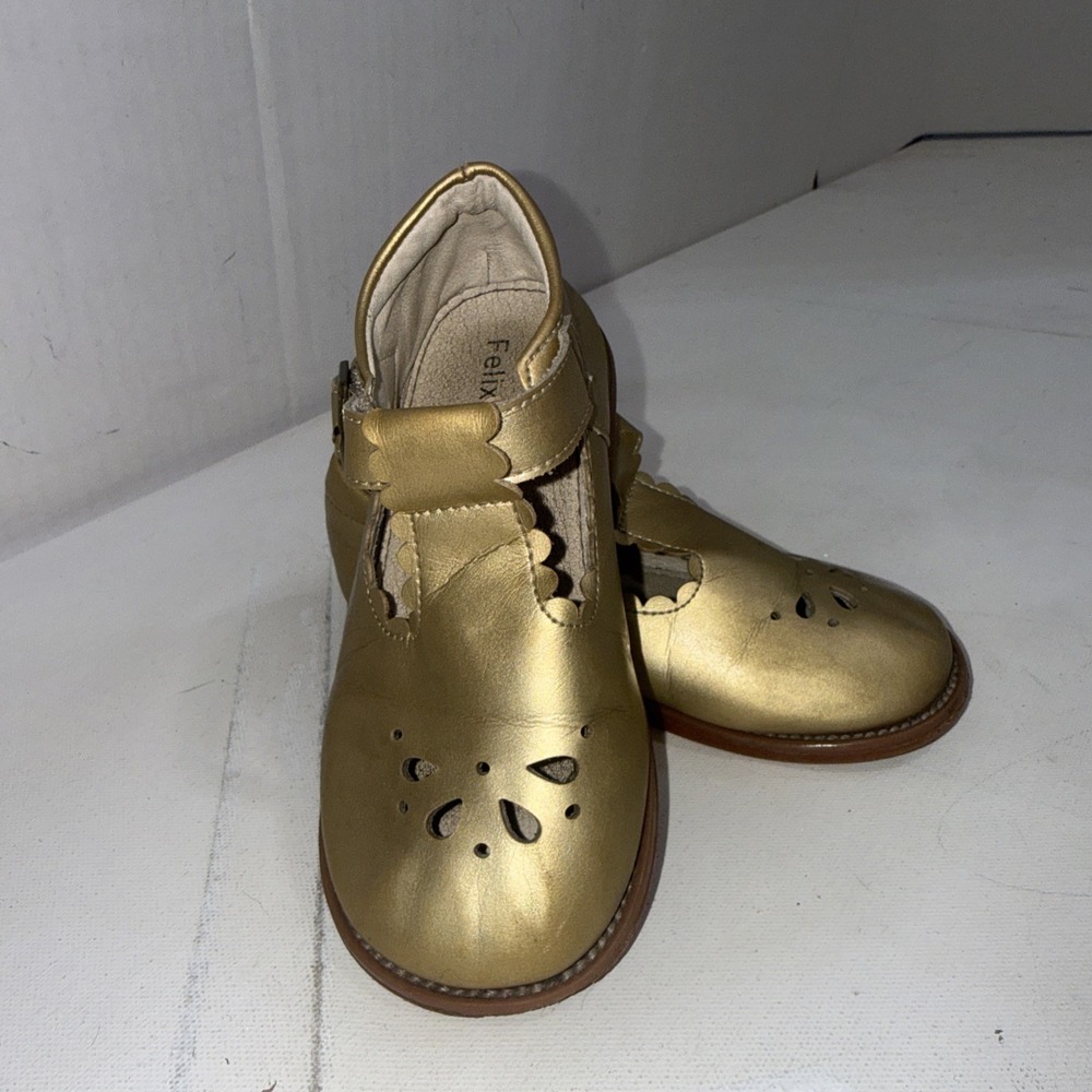 Felix & Flora Mary Jane Gold Metallic T-Strap Flats Dress Shoes Girls Size 9